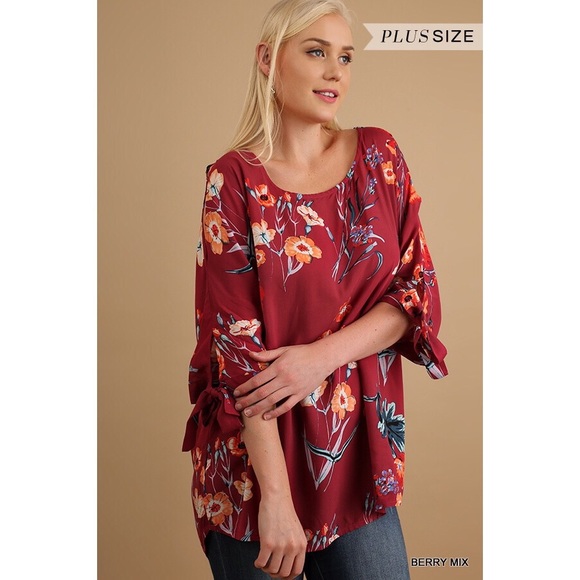 •NEW• Berry Floral PLUS Top - Picture 1 of 5